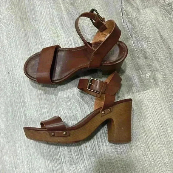 Mia Women’s Manuela Brown Block Chunky Heels - Picture 1 of 10